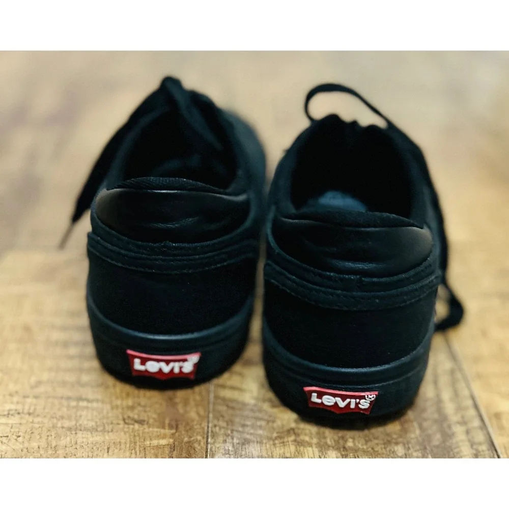 Levi's Mens Black Canvas Sneakers Casual Shoes‎ Low Top Skater Sneakers Size 8.5